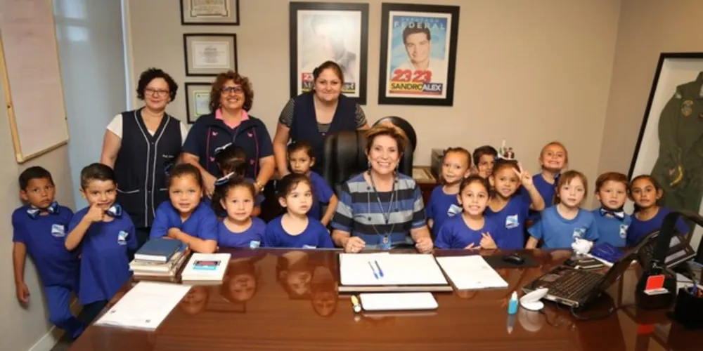 Ao todo, 15 crianças com idades entre 4 e 5 anos foram recebidas pela vice-prefeita Elizabeth Schmidt