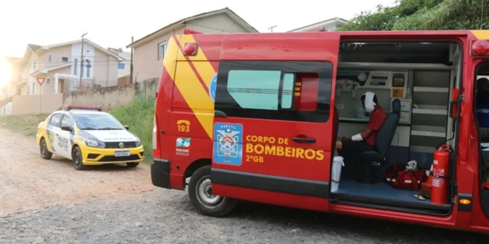 Vítima foi atingida no rosto e nos braços e precisou ser levada ao hospital