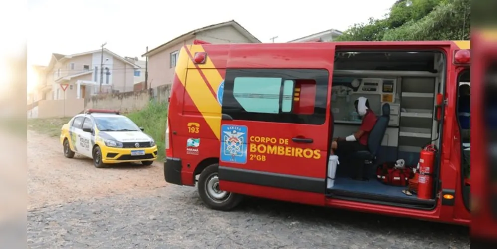 Vítima foi atingida no rosto e nos braços e precisou ser levada ao hospital