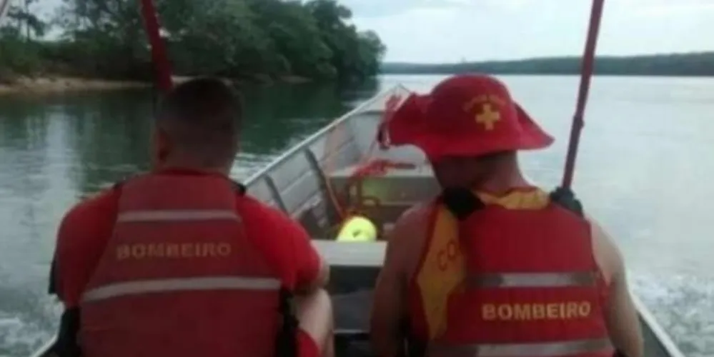 Bombeiros e Marinha trabalham há sete dias no Rio Paraná em busca da jovem