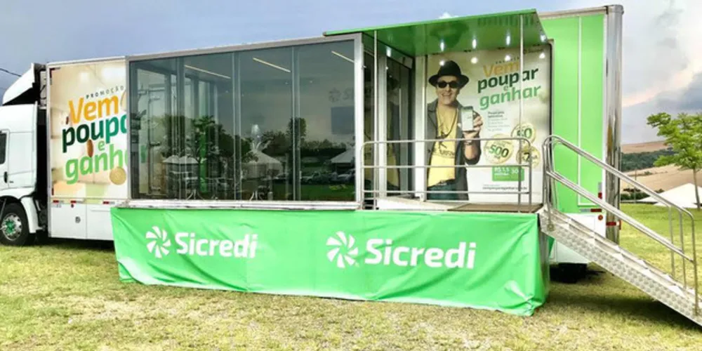 O Sicredi estará em um estande itinerante, desenvolvido de acordo com o conceito de ambientação arquitetônica da marca. 