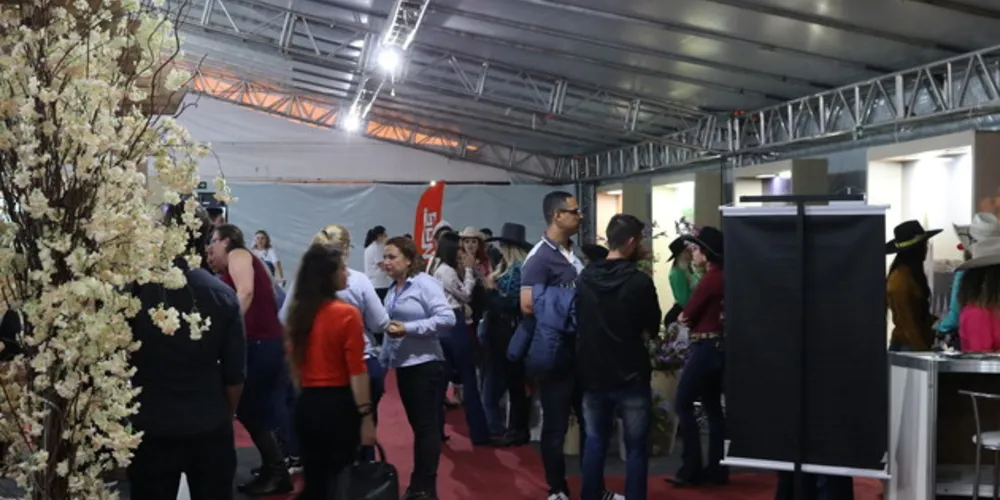 Salão de Turismo acontece dentro da Feira Paraná e vai até o dia 27 de outubro