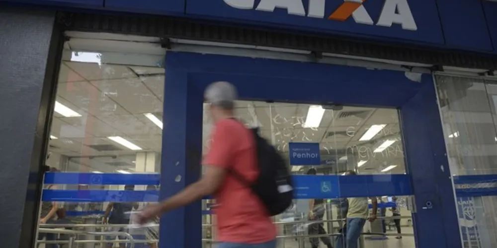 Agências ficarão abertas até as 15h deste sábado para saque do FGTS