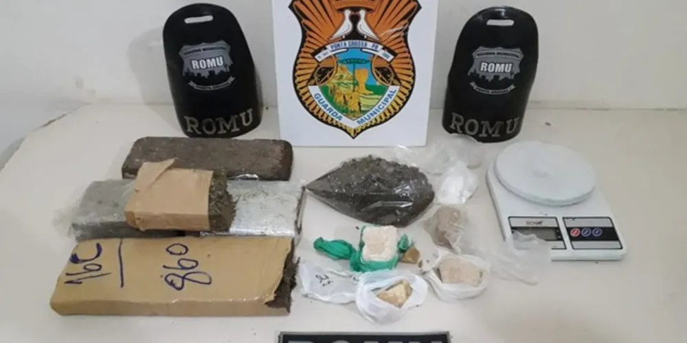 Homem foi preso e levado, junto da droga, para a Delegacia da Polícia Civil