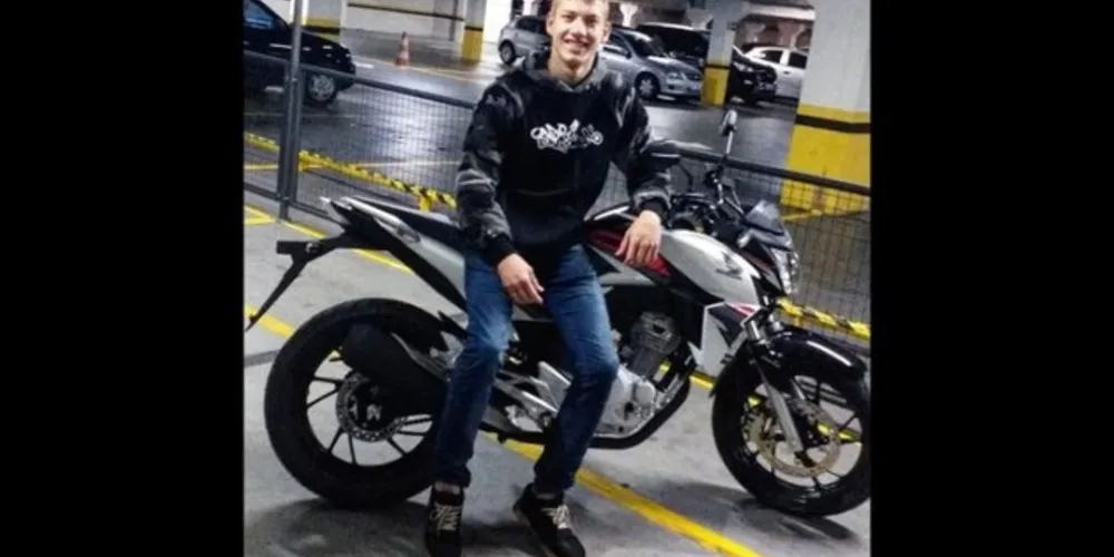 O motociclista chegou a ser encaminhado para o hospital, mas não resistiu aos ferimentos