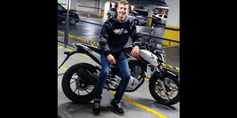 O motociclista chegou a ser encaminhado para o hospital, mas não resistiu aos ferimentos