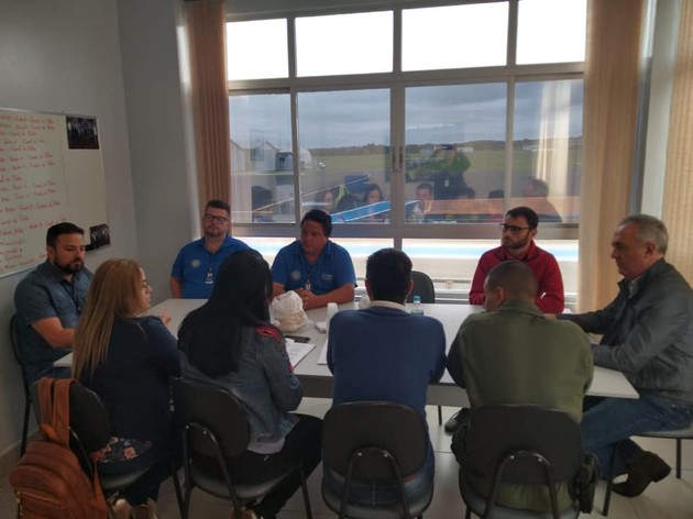 Membros da Comissão de Gerenciamento do Risco da Fauna (CGRF) do Aeroporto Municipal Sant’Ana (PGZ) se reuniram nessa terça (15)