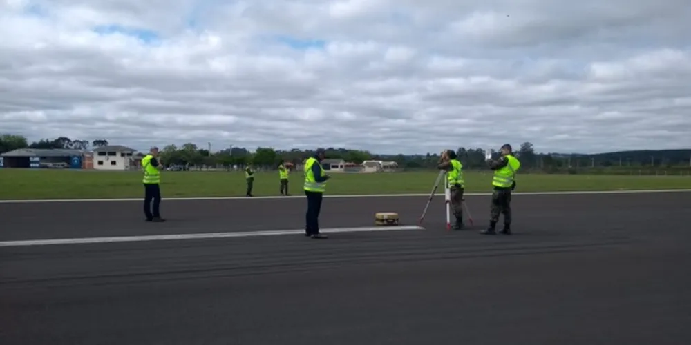 Os responsáveis fizeram a topografia do aeródromo e as demarcações necessárias