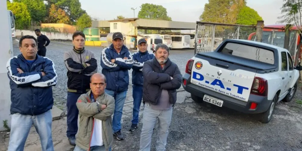 Sindicato bloqueou saída dos ônibus por três horas durante manifestação