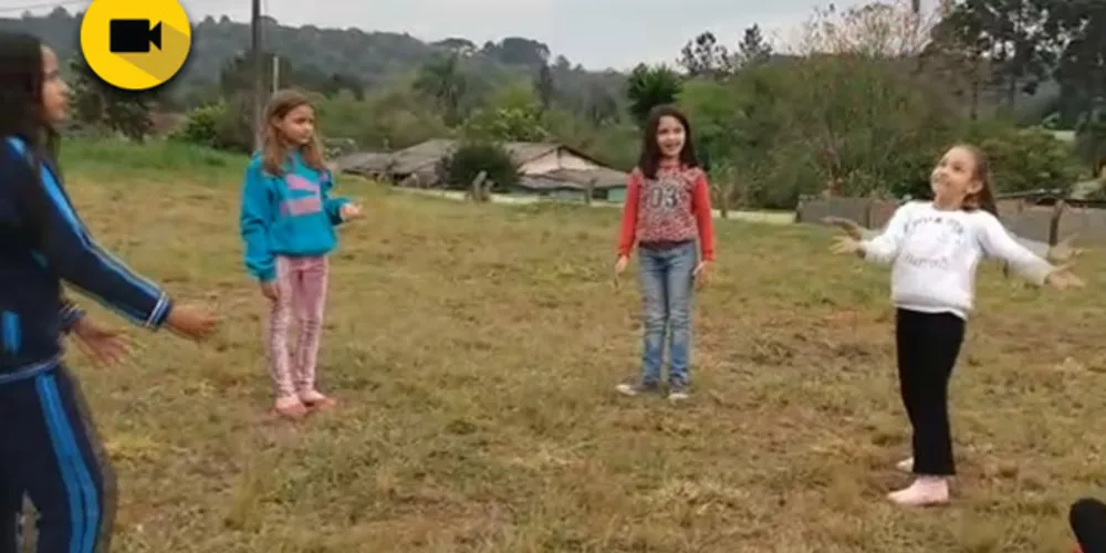 Imagem ilustrativa da imagem ‘Oficina de peteca’ agrega benefícios em Tibagi