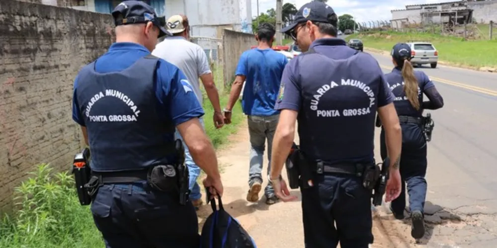 Imagem ilustrativa da imagem Foragido é preso furtando telhas do matadouro