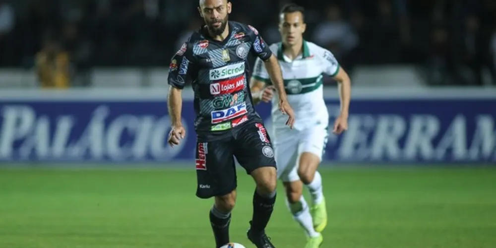 Para o jogo desta quinta-feira, o técnico não terá o lateral esquerdo Allan Vieira (posterior da coxa esquerda) e o volante Fabio (entorse no pé esquerdo).