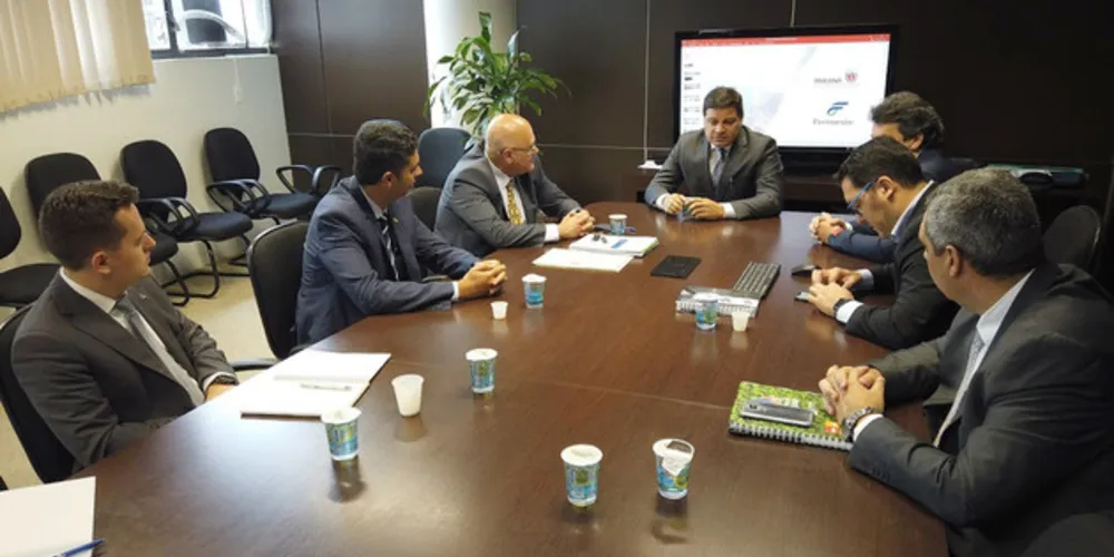 O secretário estadual de Infraestrutura e Logística, Sandro Alex, reuniu-se segunda-feira (21) com o assessor especial do Ministério da Infraestrutura, Marcos Felix, e o representante da Valec Engenharia, Construções e Ferrovias, Guilherme Bianco