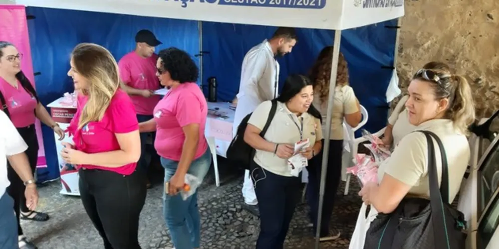 Uma estrutura foi montada para atender a categoria. Cerca de cinco profissionais da saúde participam da ação