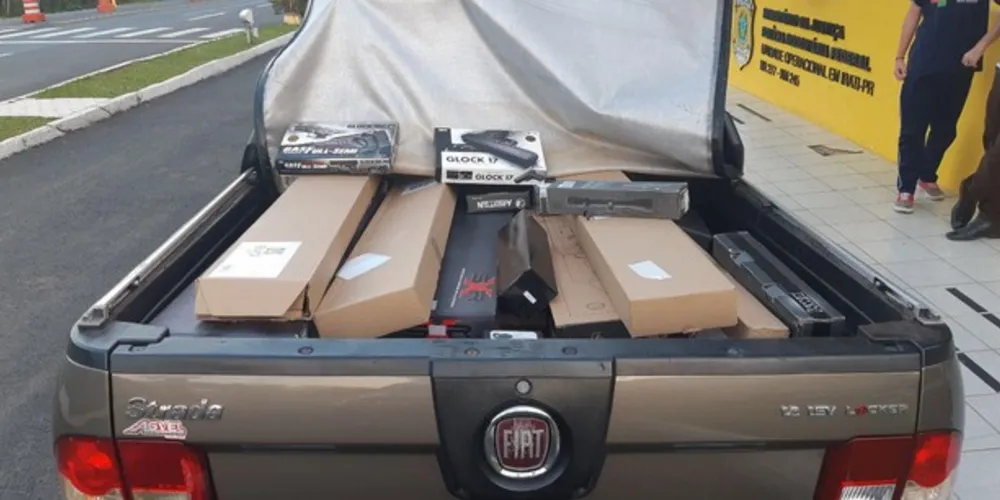 Armas de airsoft foram compradas no Paraguai e seriam revendidas em Curitiba