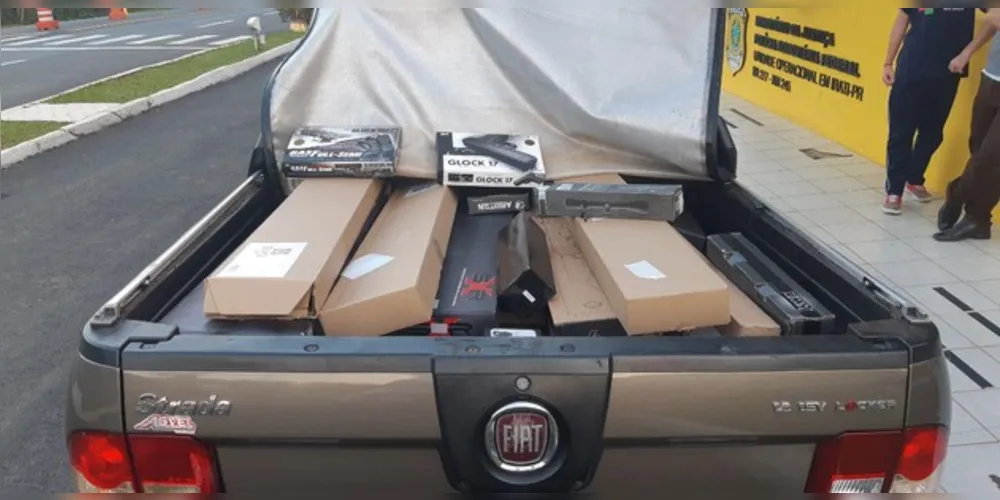 Armas de airsoft foram compradas no Paraguai e seriam revendidas em Curitiba