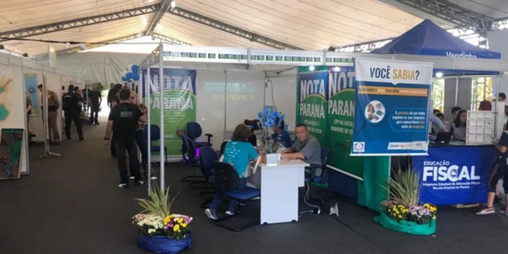 Vários serviços são disponibilizados para a população durante toda a feira. 