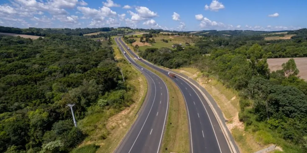 Trecho entre Ponta Grossa e Tibagi, na BR 376, é um dos segmentos que receberam classificação máxima da CNT