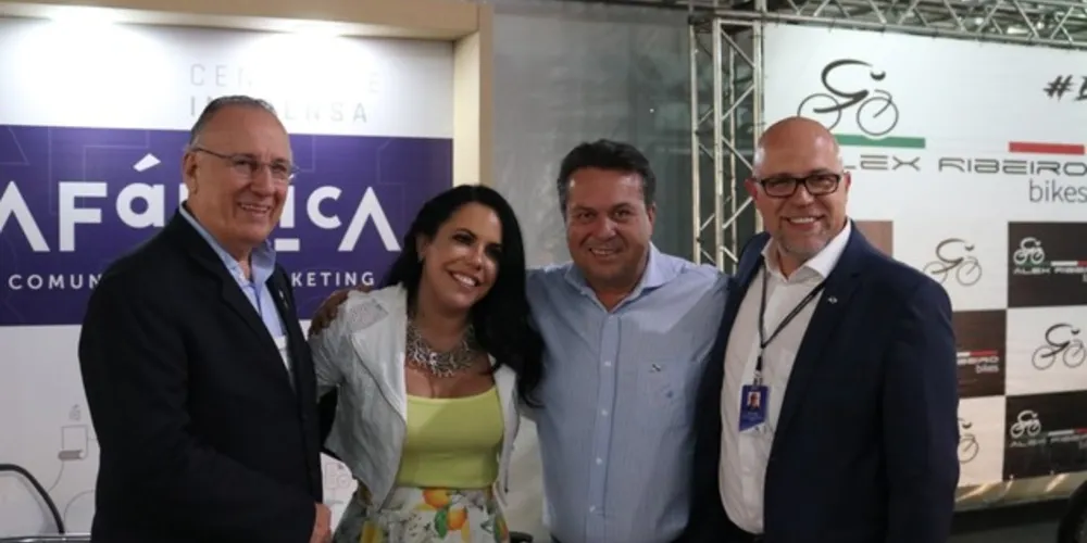 Nadja Marques, realizando a Assessoria de Imprensa do Salão recepciona o Presidente da Paraná Turismo, João Jab Mehl, o Secretário de Turismo do Estado do Parana, Márcio Nunes e o Secretário Municipal de Turismo, Edgar Hampf