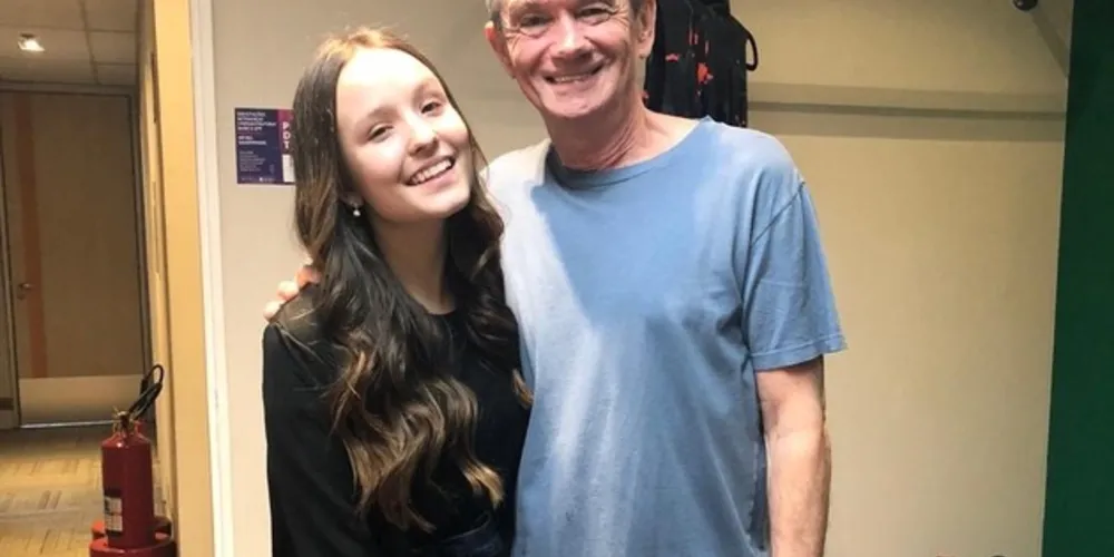 Recheado 
O ‘Altas Horas’, do Serginho Groisman, na Globo, terá as presenças de Caio Castro, Larissa Manoela, Nego do Borel, Bruno&Marrone, Fat Family e Salgadinho.

