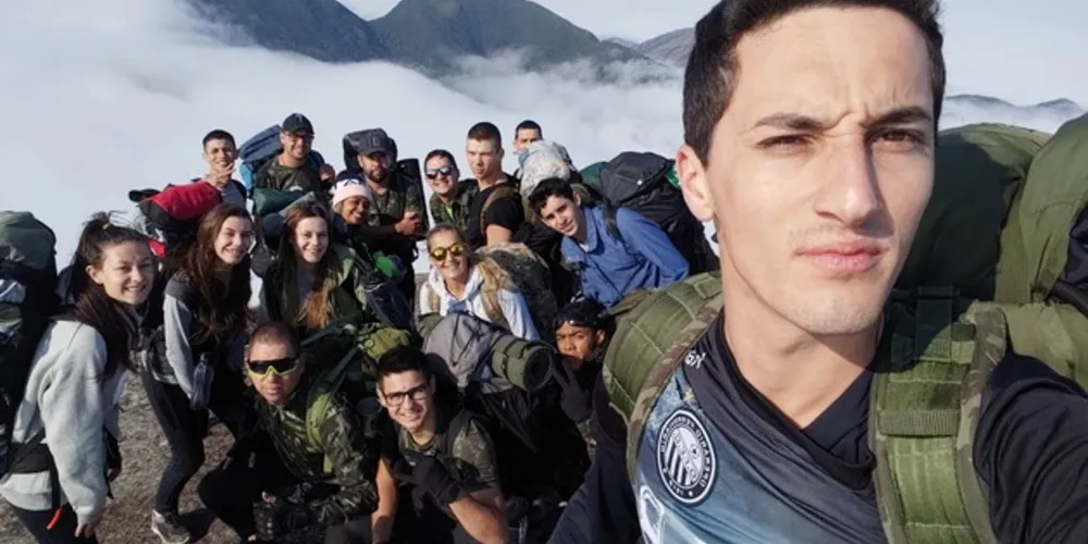 Todo fim de semana dezenas de aventureiros tentam chegar ao topo do Pico Paraná