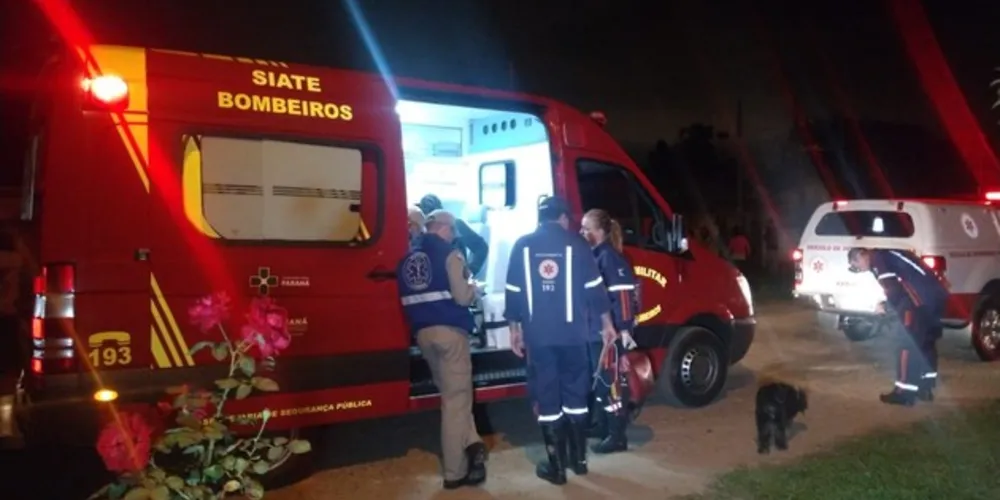  A vítima foi atendida pelos socorristas na rua Campo Largo.Após atendimento o homem recusou o encaminhamento ao hospital.