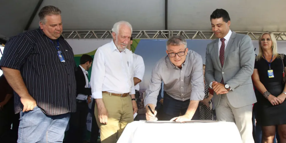 Protocolo de intenção para a doação da área foi assinado pelo diretor-superintendente do Sebrae/PR, Vitor Roberto Tioqueta
