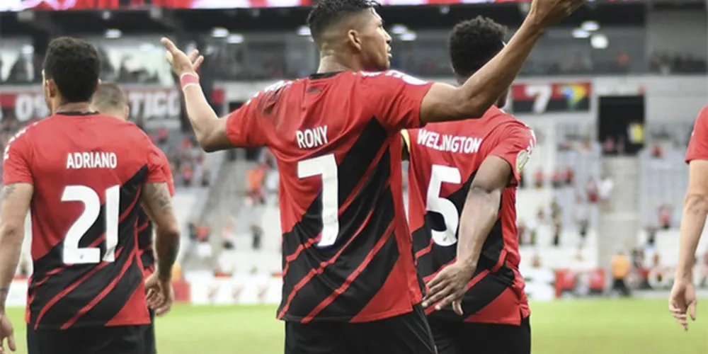 Furacão faz 4 a 1 e volta a vencer dentro de casa