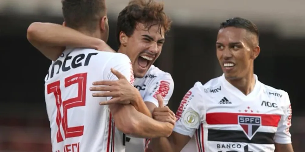 Com gols na segunda etapa, Tricolor bate o Galo e se firma entre os quatro do Brasileirão