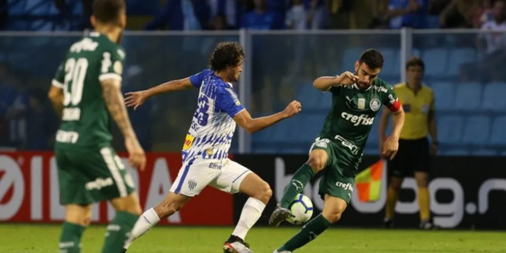 Gol no fim garantiu vitória alviverde na Ressacada