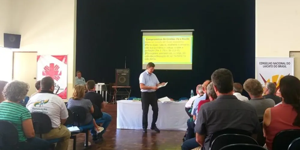 Falando dos documentos, mas também de artigos  e pronunciamentos o padre detalhou o tema