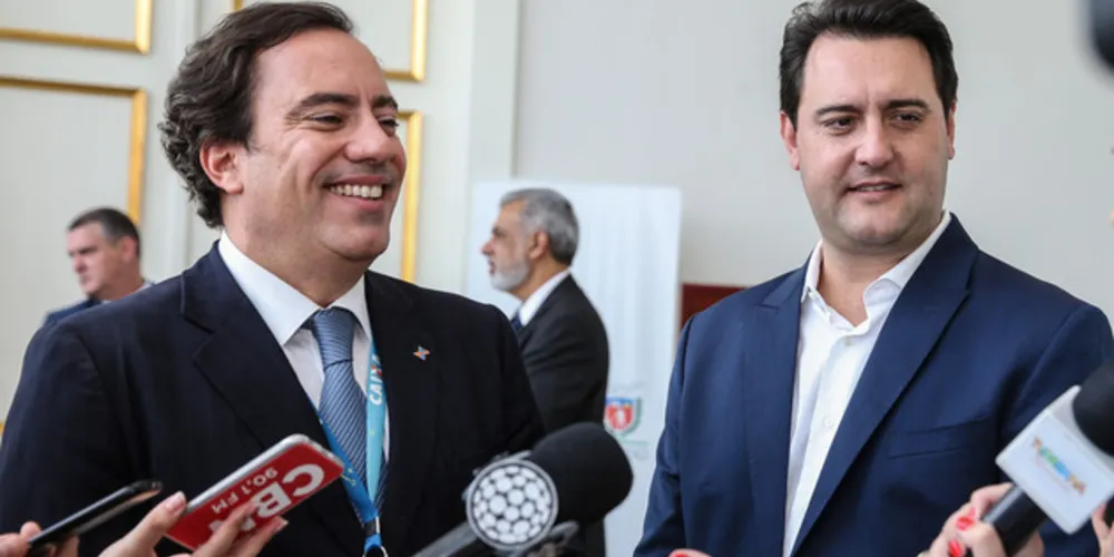 Pedro Guimarães, presidente da Caixa, e Ratinho Junior em encontro no Palácio do Iguaçu