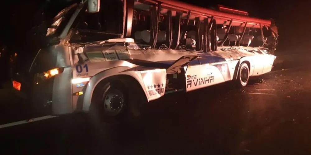 Os dois mortos eram estudantes passageiros do ônibus