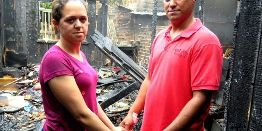 Na casa moravam o casal Alessandro e Raquel, e as filhas de 9 e 14 anos