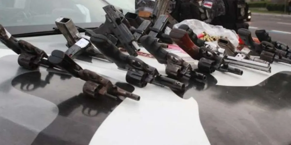Foram apreendidas 17 armas e uma grande quantidade de munição