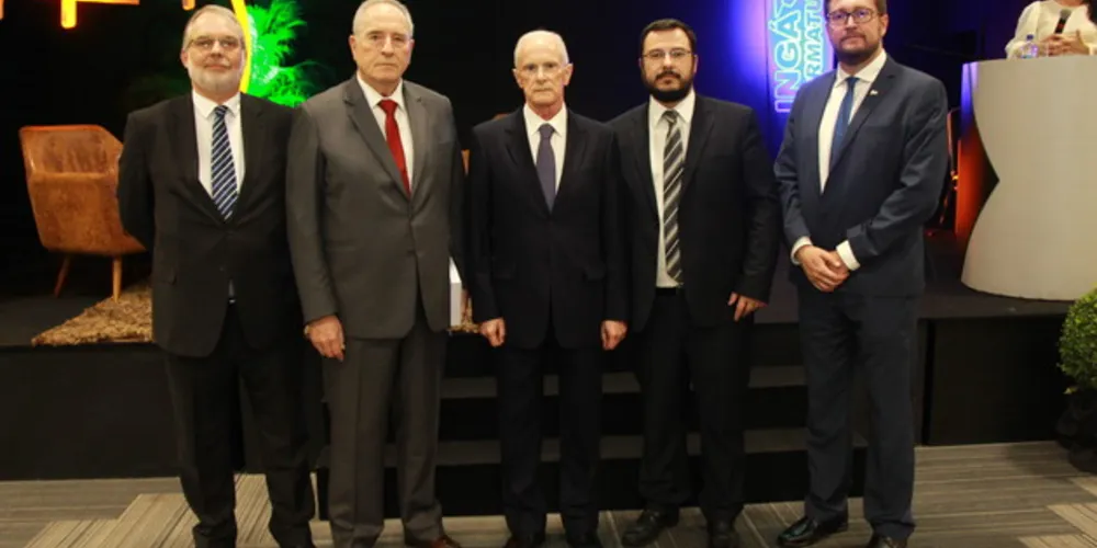 Segunda noite teve palestras de Alfredo de Assis Gonçalves Neto e Manoel Antonio Teixeira Filho, membros da Academia Paranaense de Letras Jurídicas 