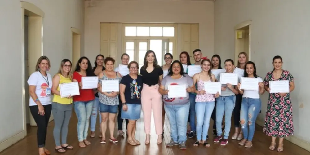 Os 43 novos profissionais foram qualificados através do programa Capacitação Inclusiva, ofertado gratuitamente pela Prefeitura Municipal de Ponta Grossa