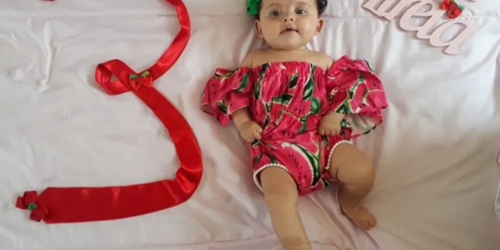Mirela Rosa comemorou seus três meses de vida nesta terça-feira (29). Seus pais Jheniffer Rosa e Victor Guilherme Rosa estão muito felizes pela vida de sua filha