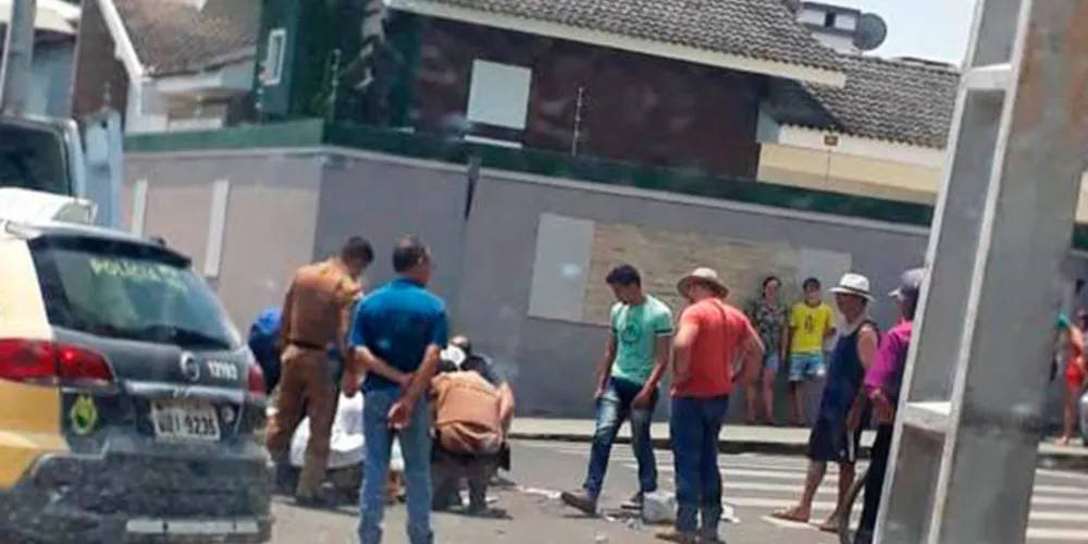 O acidente aconteceu no cruzamento da Rua Aristóteles Batista Camargo e Avenida José Viana e envolveu uma F-1000 e uma moto.