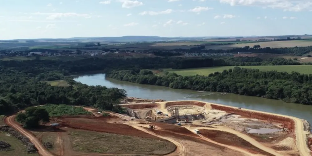 O investimento na construção da Usina Hidrelétrica, realizado no rio Tibagi, a cerca de 3 km do centro, foi de pouco mais de R$ 200 milhões