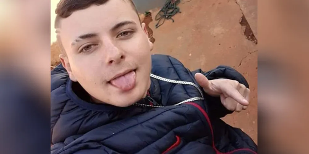 Jovem levou tiros no rosto e no pescoço e morreu ainda no local do crime