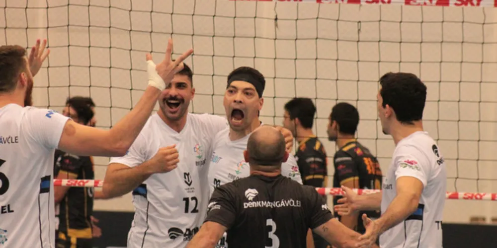 Partida na Arena Multiuso, em Ponta Grossa, terminou em 3 a 0 para os visitantes