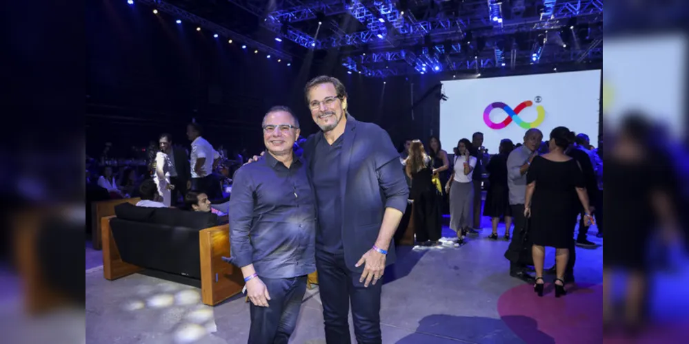 Ricardo Linhares, supervisor de ‘Malhação 2020’, em foto com Edson Celulari 