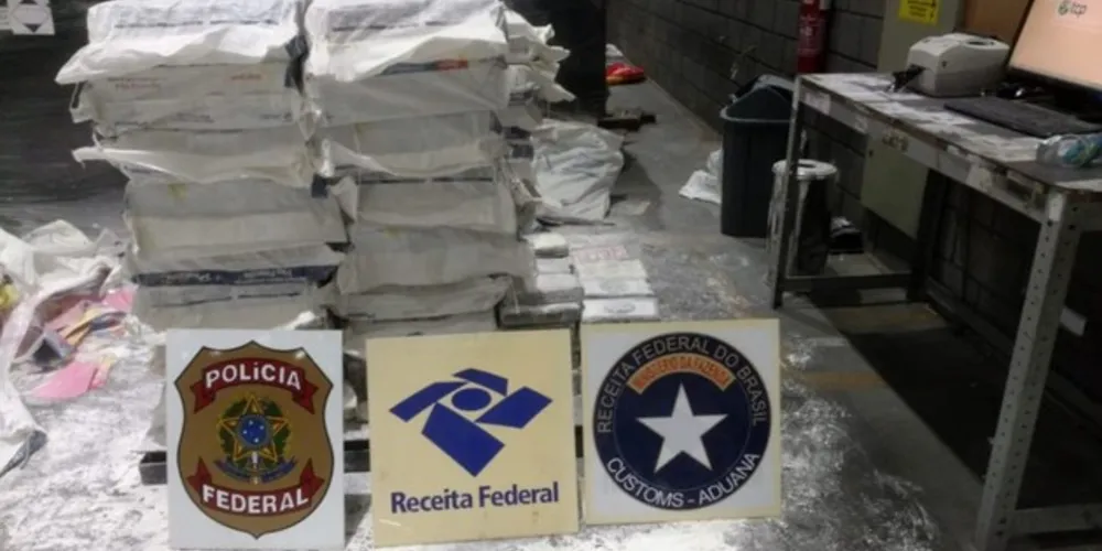 Dois contêineres com mais de 850 kg de cocaína são apreendidos no Porto de Paranaguá