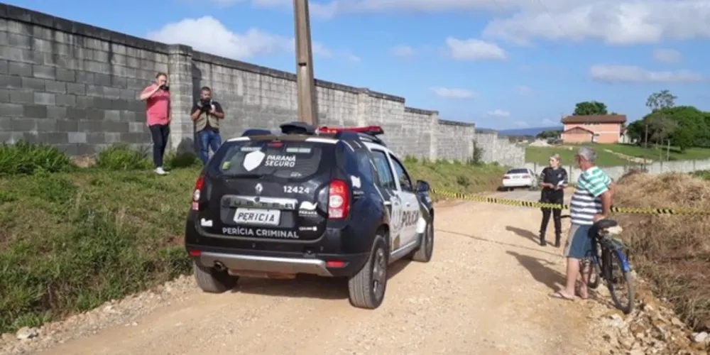 Adolescente é encontrado morto com pedradas na cabeça e polícia suspeita de crime de ódio
