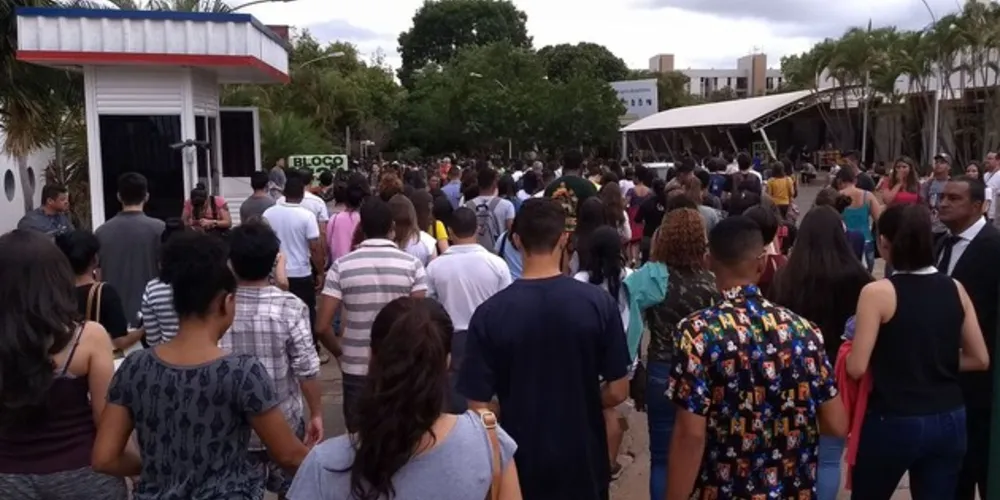 Primeiro dia tem redação e questões de linguagens e ciências humanas