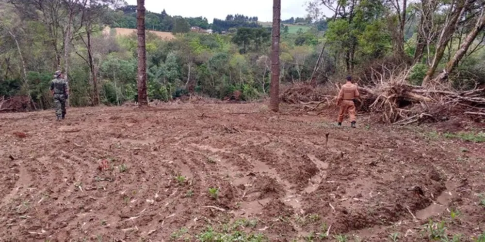 Área de quase 7 mil metros quadrados foi embargada pela Polícia Ambiental