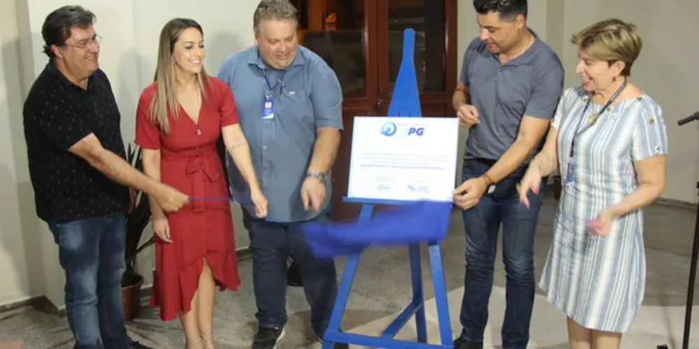 Cerimônia teve início por volta das 19 horas