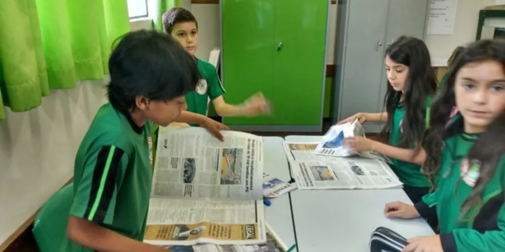 Imagem ilustrativa da imagem Turma desenvolve atividade com classificados do JM