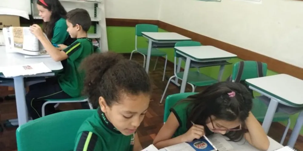 Imagem ilustrativa da imagem Manchete sobre moradias desperta atenção em 5º ano
